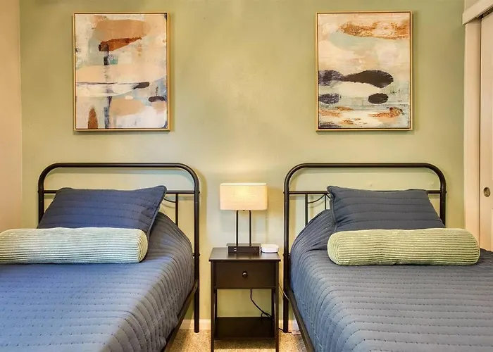 The Scott Casa - Walkable To Old Town Scottsdale, Vibrant Space, Inviting Patio! *