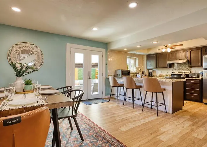 The Scott Casa - Walkable To Old Town Scottsdale, Vibrant Space, Inviting Patio!