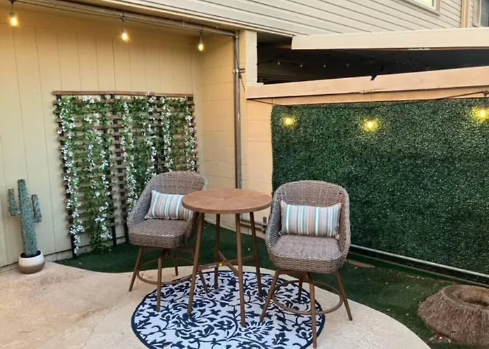 The Scott Casa - Walkable To Old Town Scottsdale, Vibrant Space, Inviting Patio! *